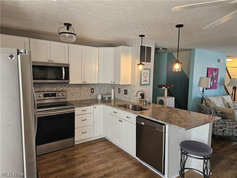 988 Hartford Village Boulevard, Columbus, OH 43228 Photo 6