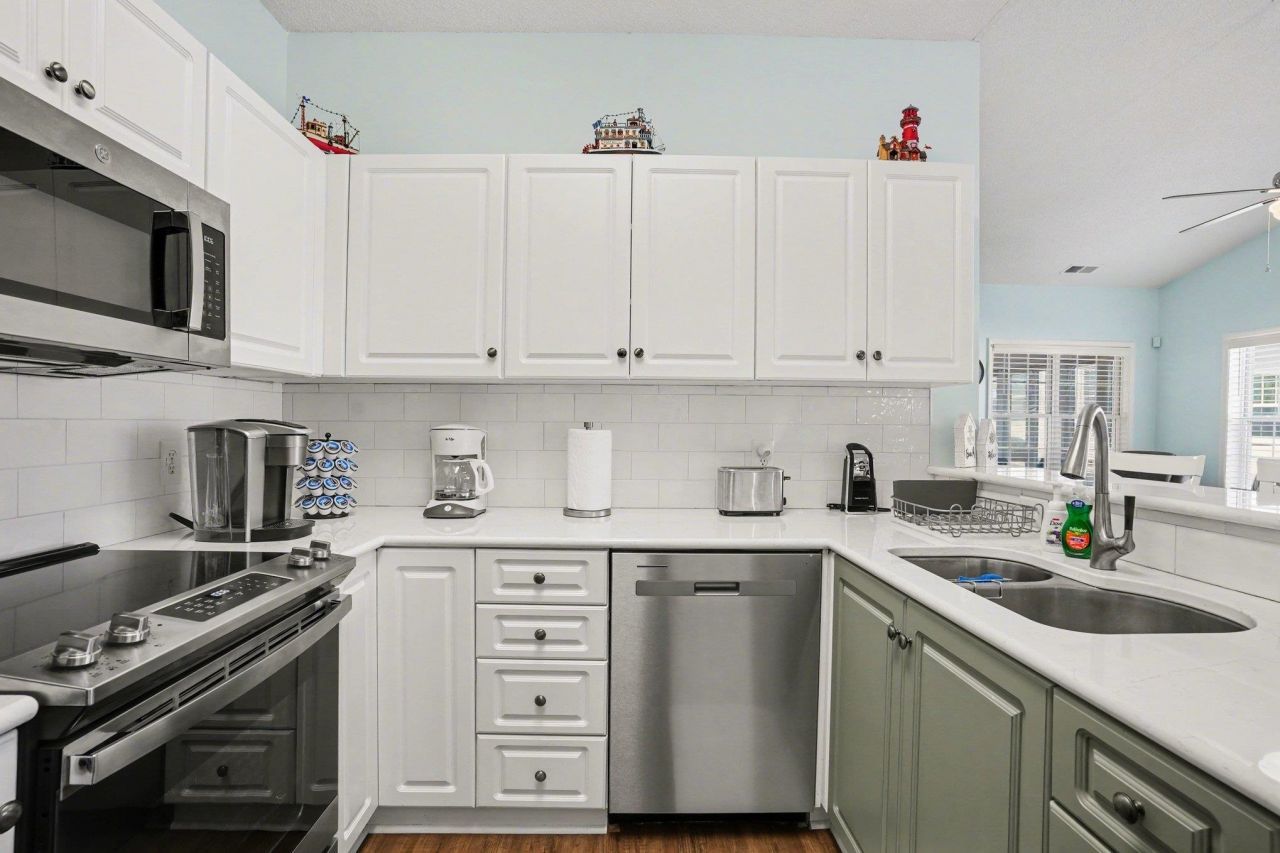 4644 Lightkeepers Way Photo 4