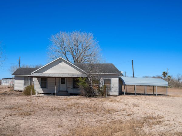 1580 Middle Rd, George West, TX 78022