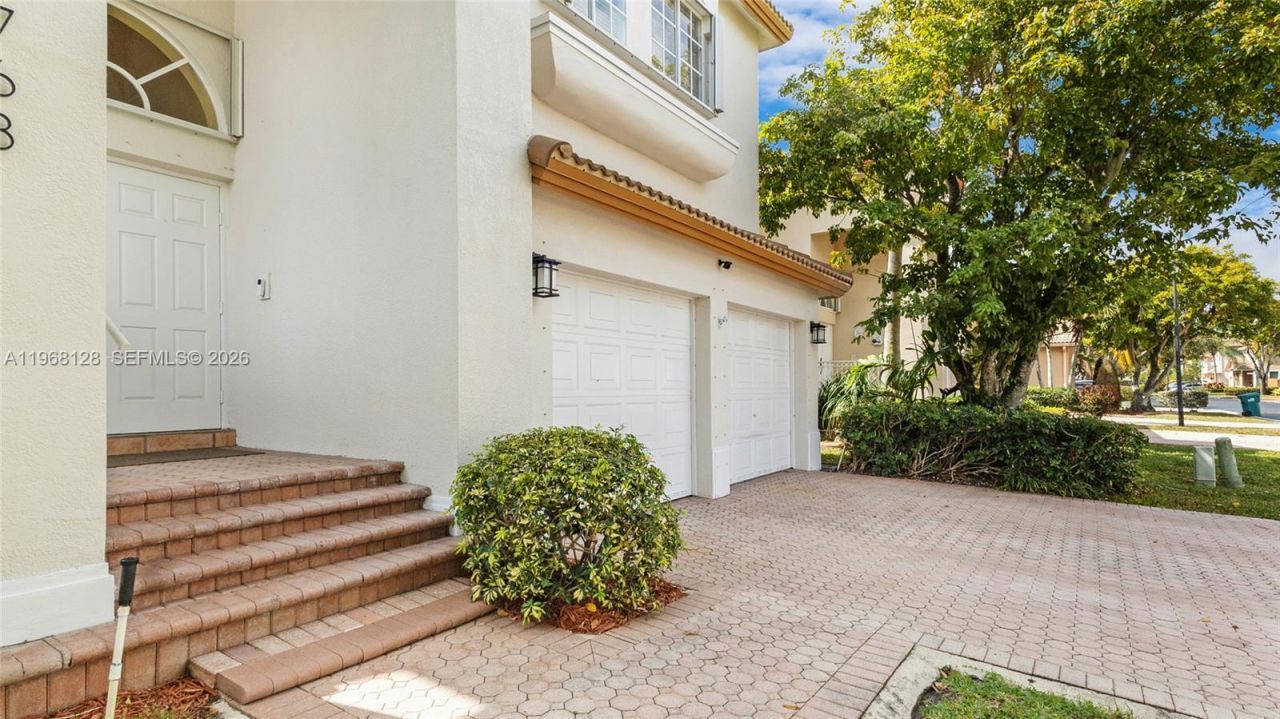 9768 NW 30th St, Doral, FL 33172 Photo