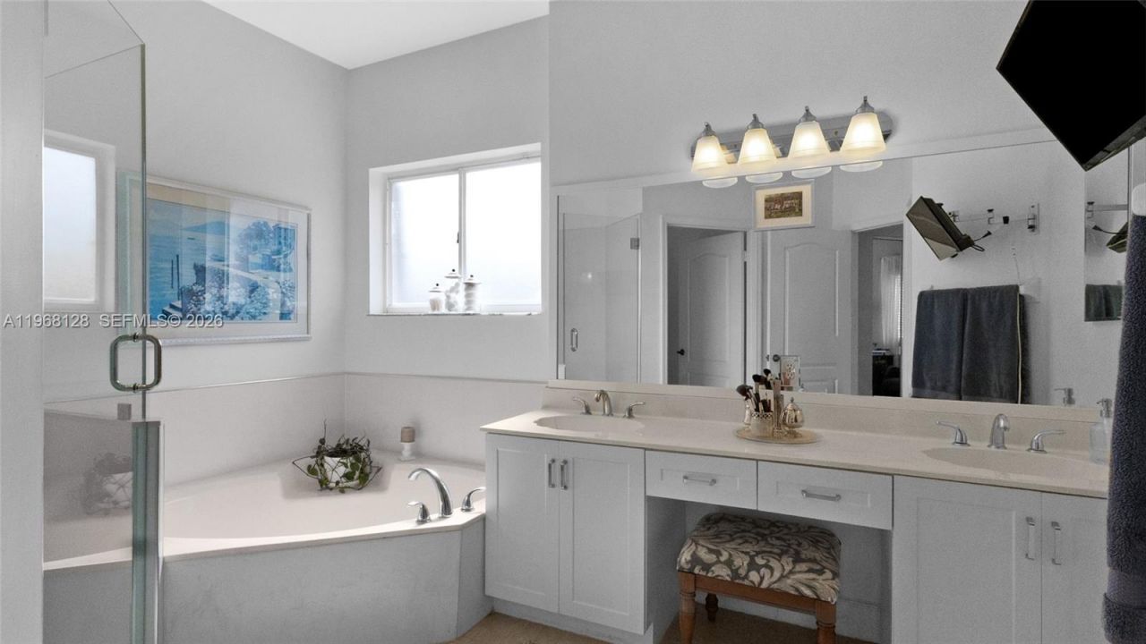 9768 NW 30th St , Doral, FL 33172 Photo