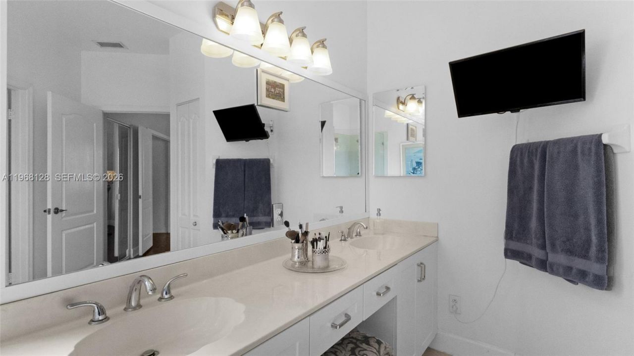 9768 NW 30th St, Doral, FL 33172 Photo