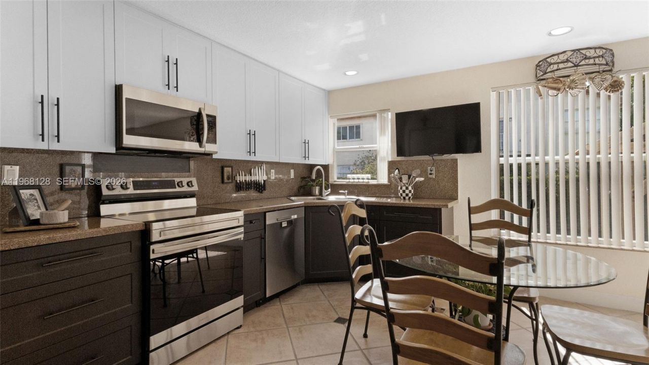 9768 NW 30th St, Doral, FL 33172 Photo