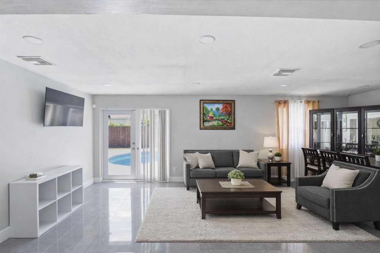 640 SW 68th Terrace, Pembroke Pines, FL 33023 Photo