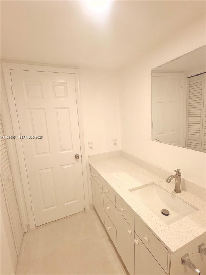 7208 Fairway Dr , Unit I20, Miami Lakes, FL 33014 Photo