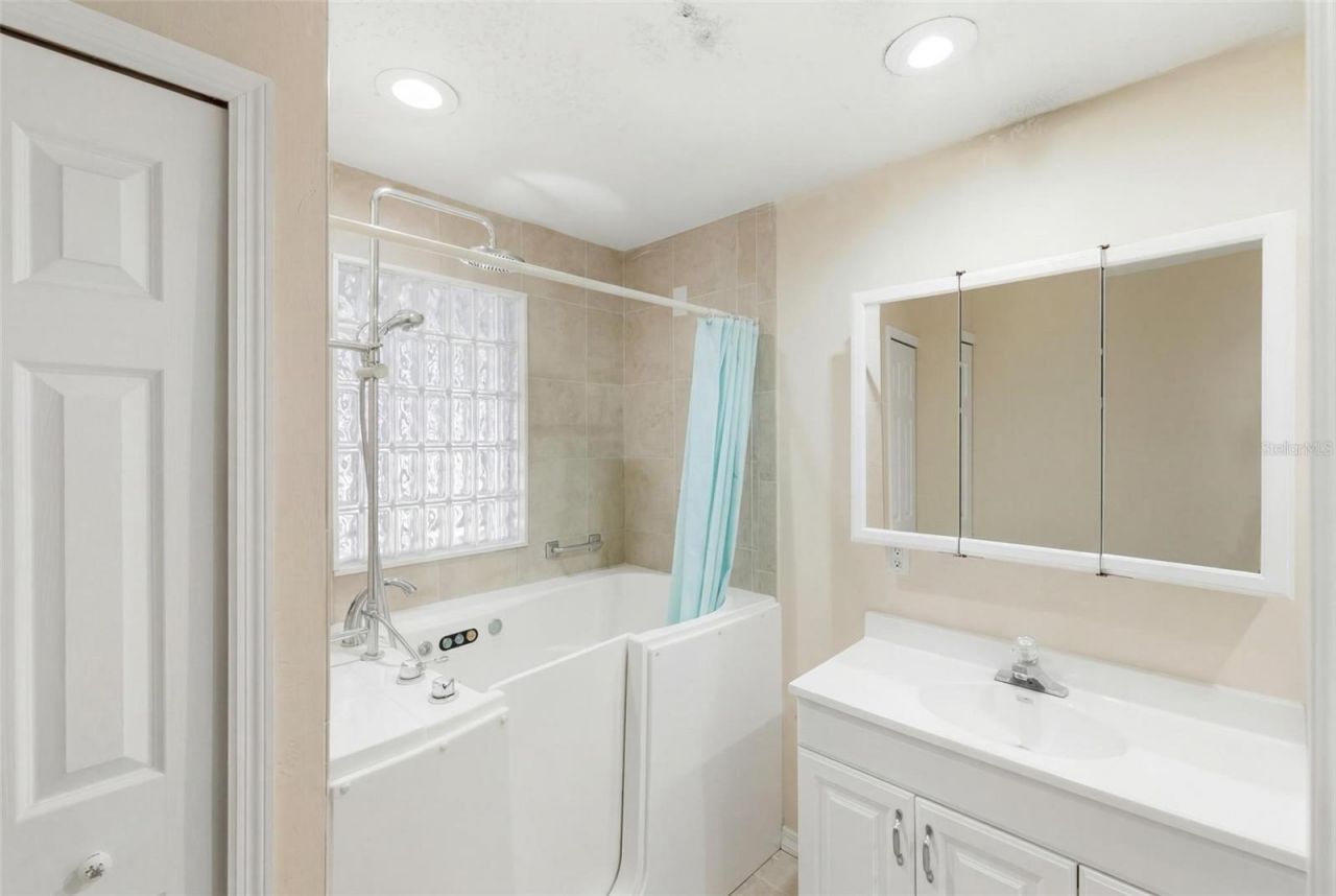 2512 16th Avenue Drive E, Bradenton, FL 34208 Photo