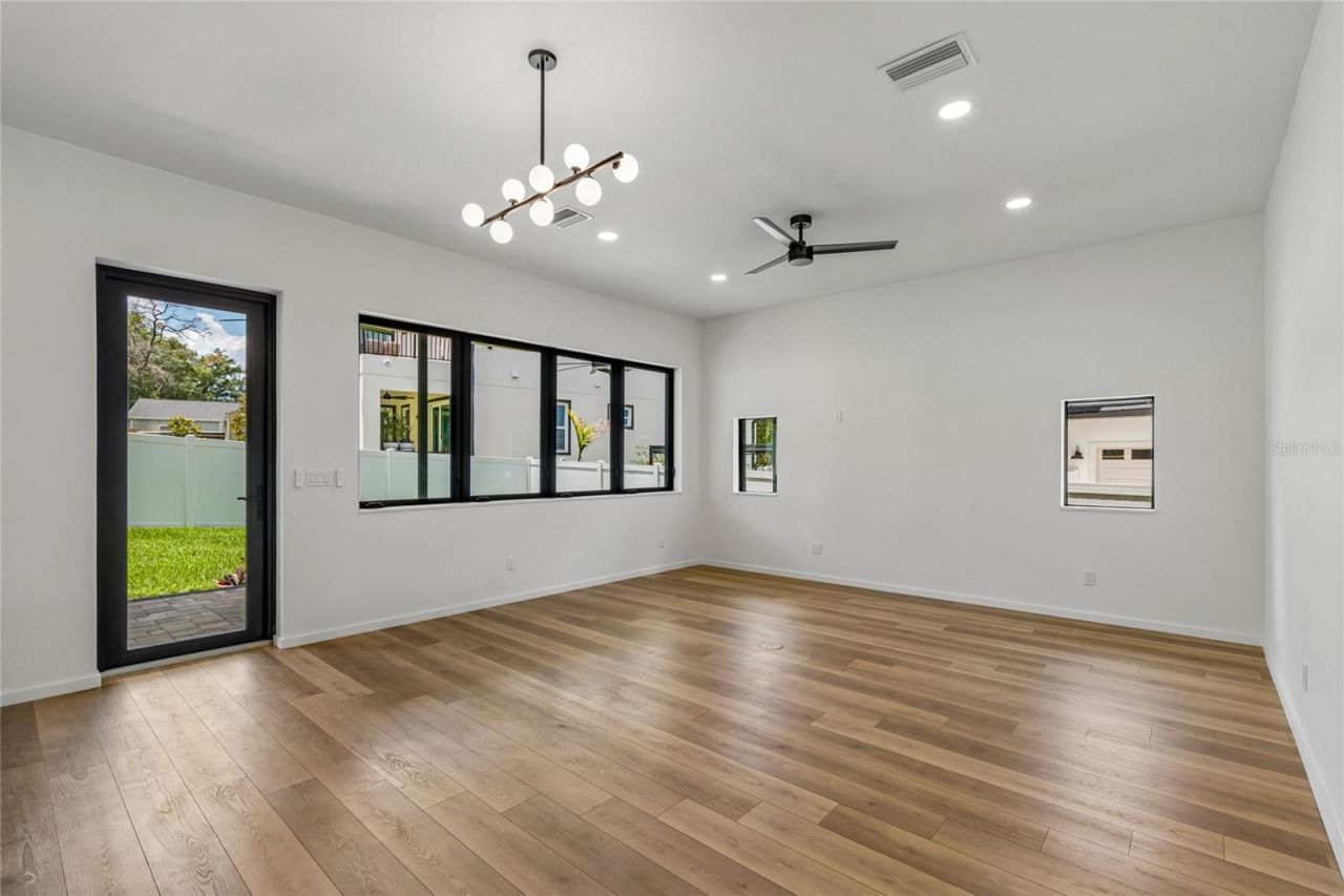 1305 Hilton Place, Tampa, FL 33604 Photo