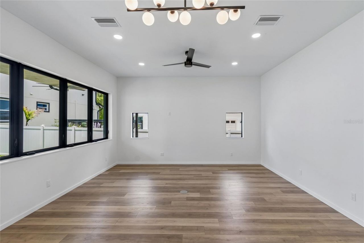 1305 Hilton Place, Tampa, FL 33604 Photo