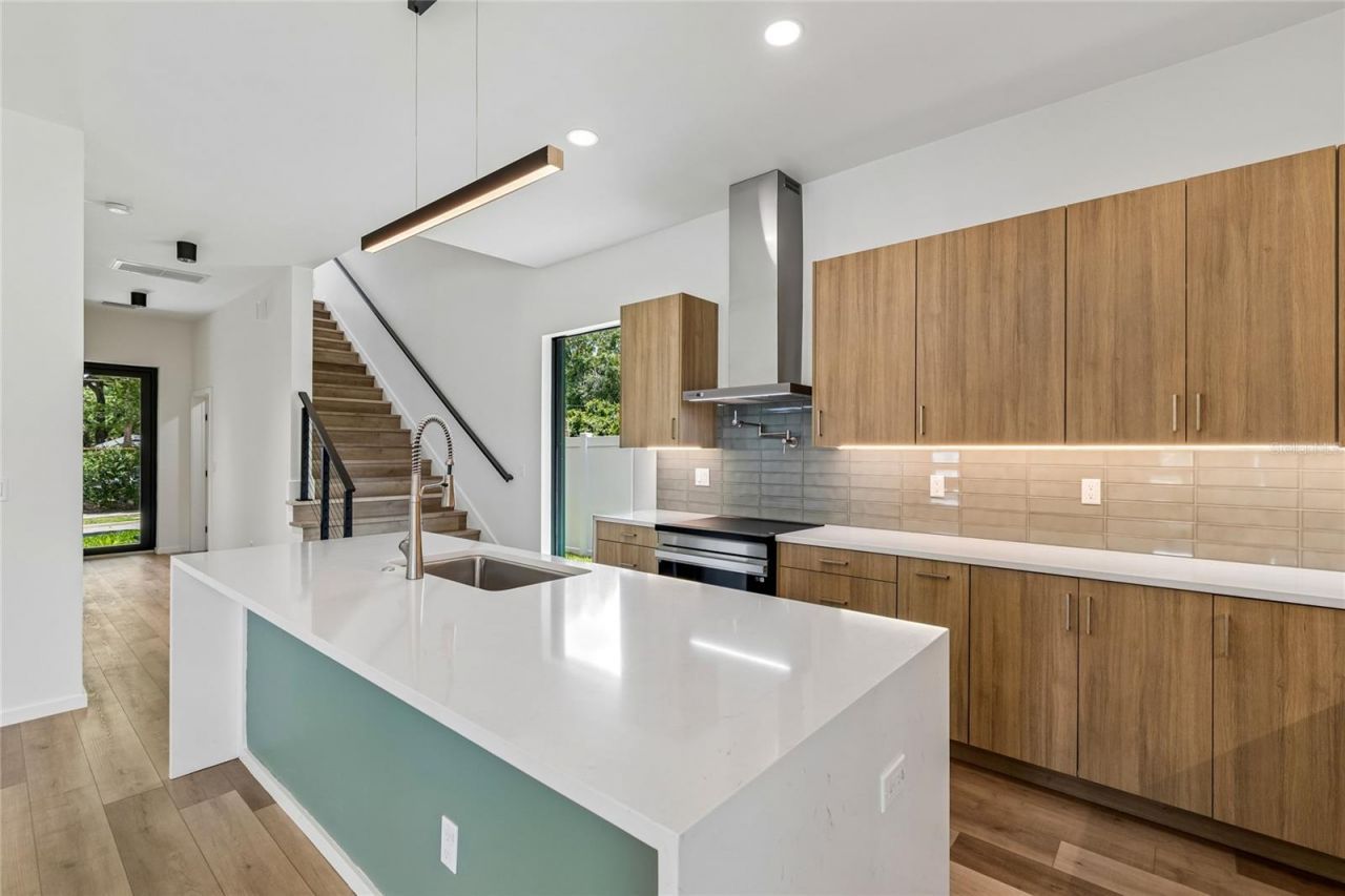 1305 Hilton Place, Tampa, FL 33604 Photo