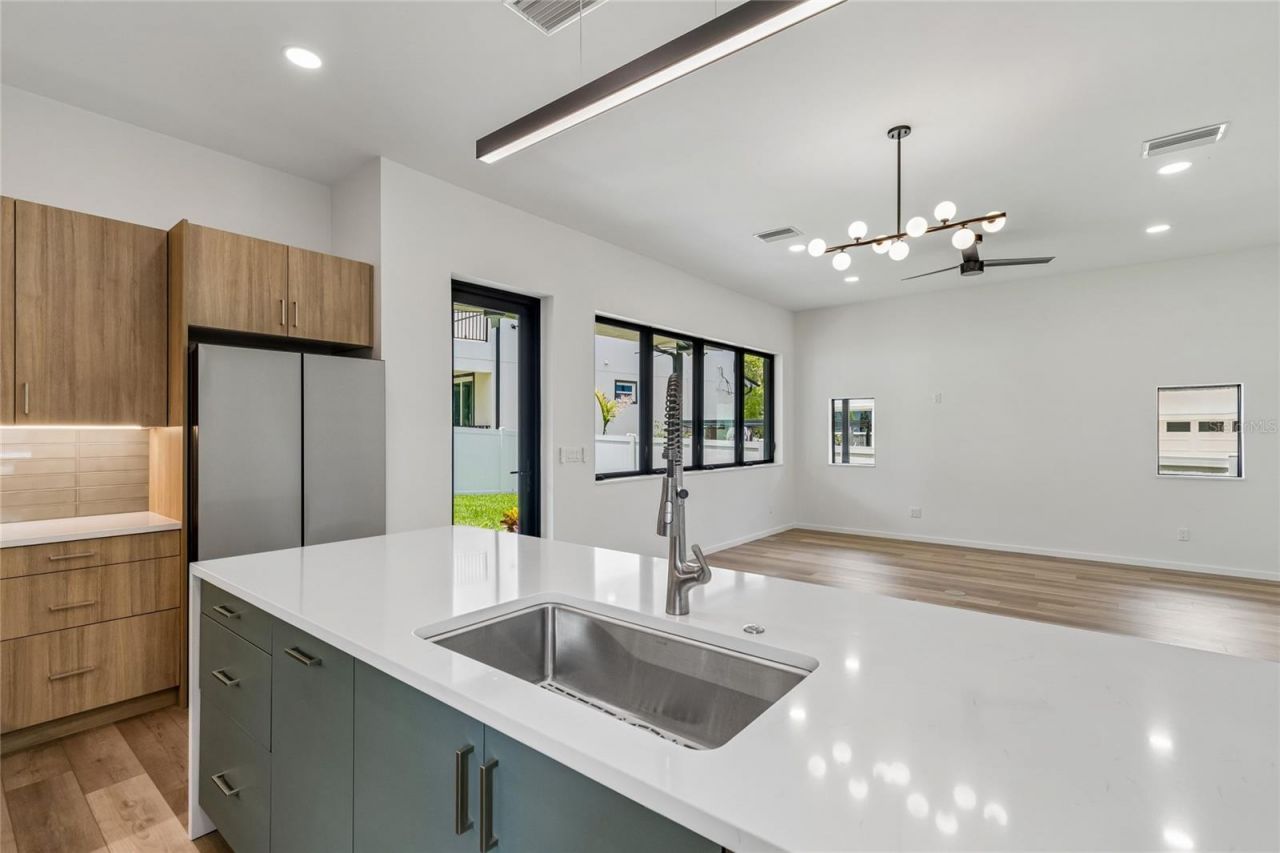 1305 Hilton Place, Tampa, FL 33604 Photo