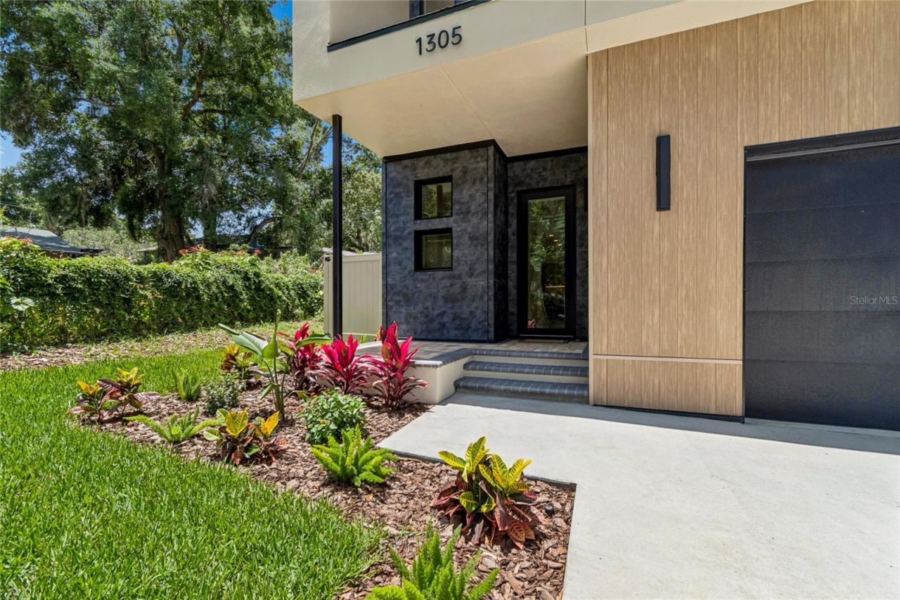 1305 Hilton Place, Tampa, FL 33604 Photo