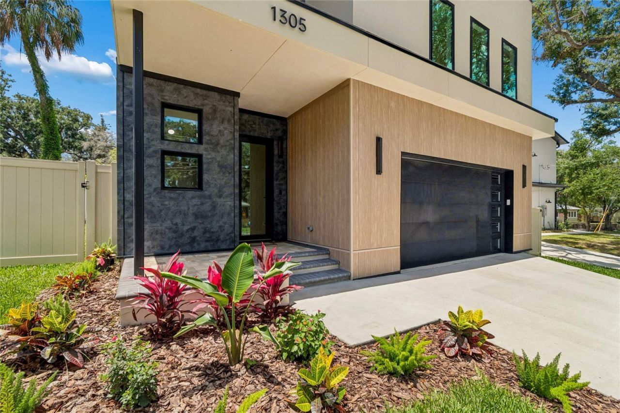 1305 Hilton Place, Tampa, FL 33604 Photo