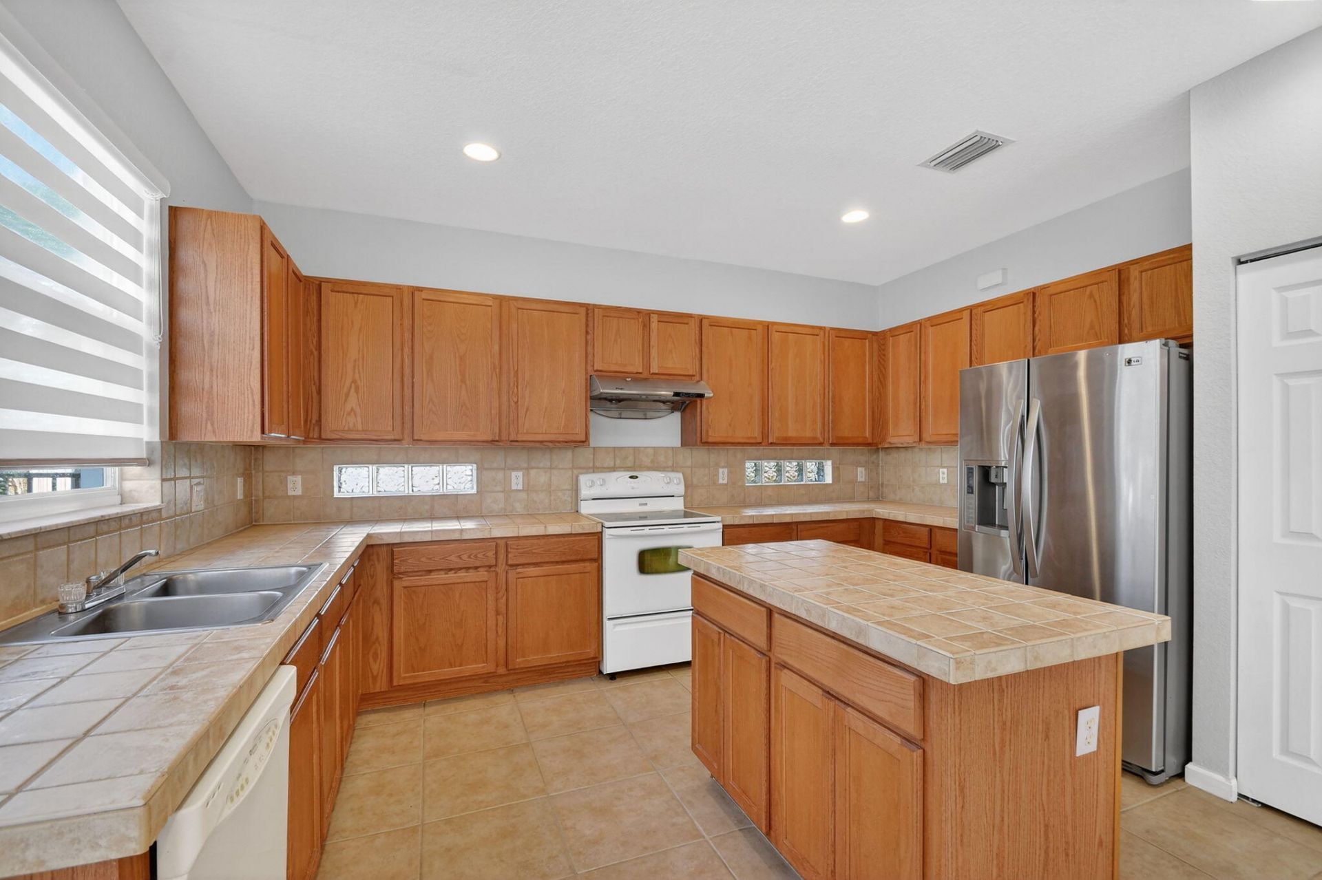 1053 Center Stone Lane, Riviera Beach, FL 33404 Photo