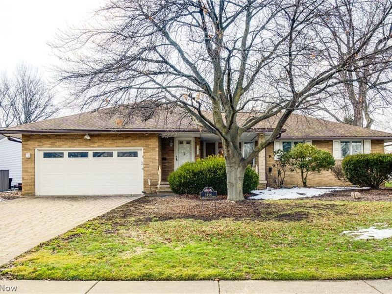 1196 N Skyline Drive, Seven Hills, OH 44131 Photo 1