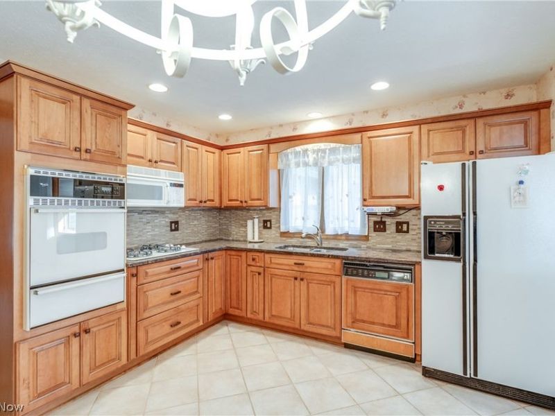 1196 N Skyline Drive, Seven Hills, OH 44131 Photo 14