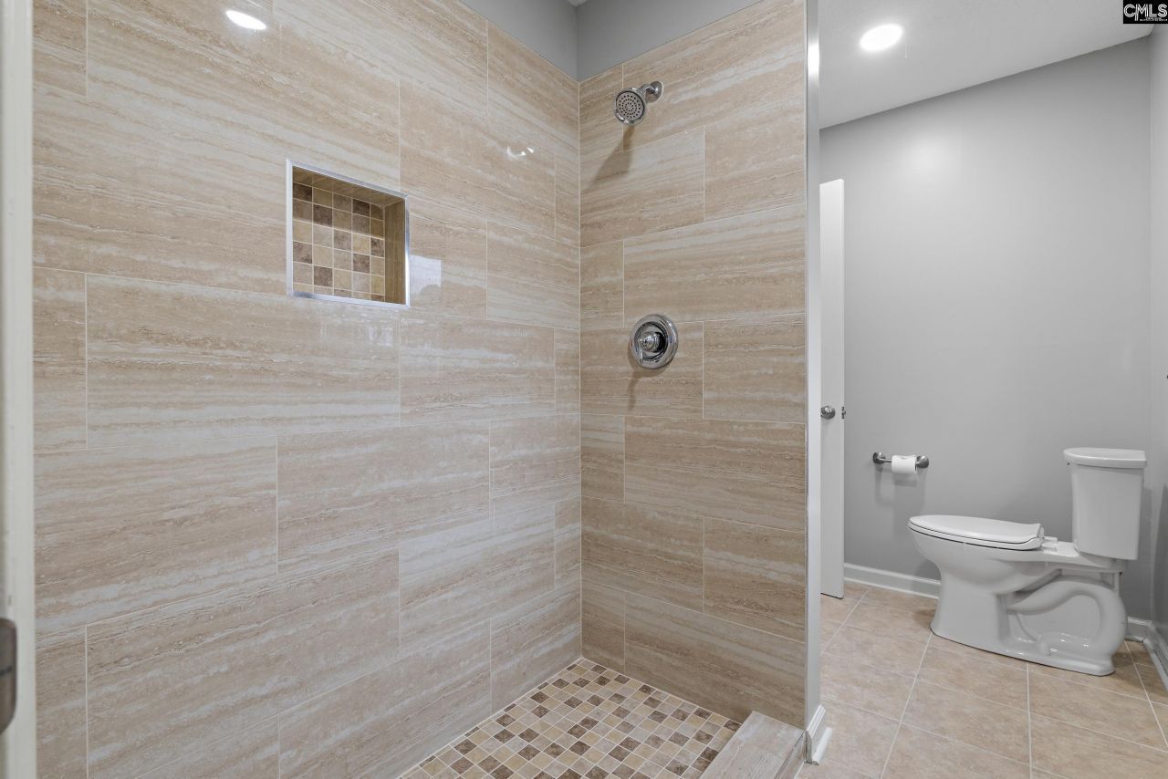 3301 Overcreek  Photo 32