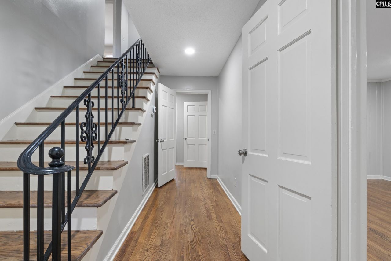 3301 Overcreek  Photo 4