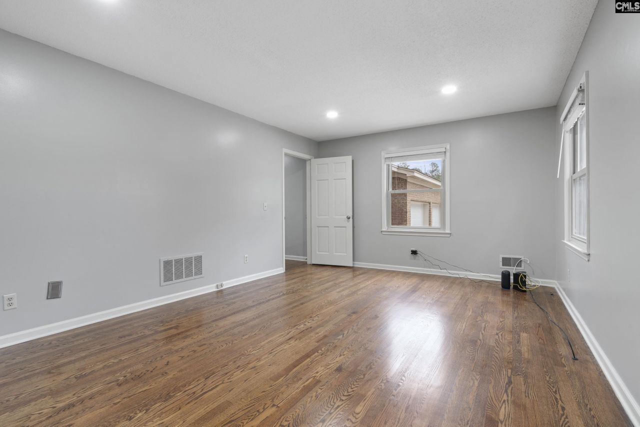 3301 Overcreek  Photo 6