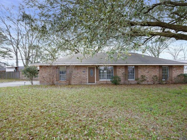 41145 1st Colonial St, Prairieville, LA 70769