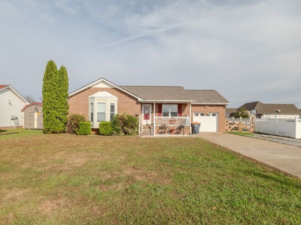 1735 Hazelwood Rd, Clarksville, TN 37042