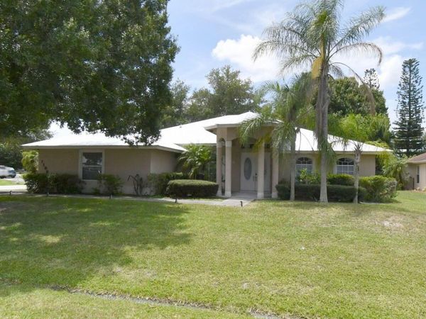1198 SE Petunia Avenue, Port Saint Lucie, FL 34952