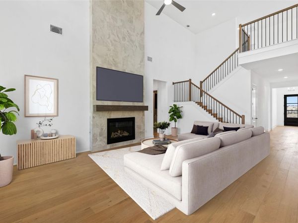 905 S Hemingway LOOP, Liberty Hill, TX 78642