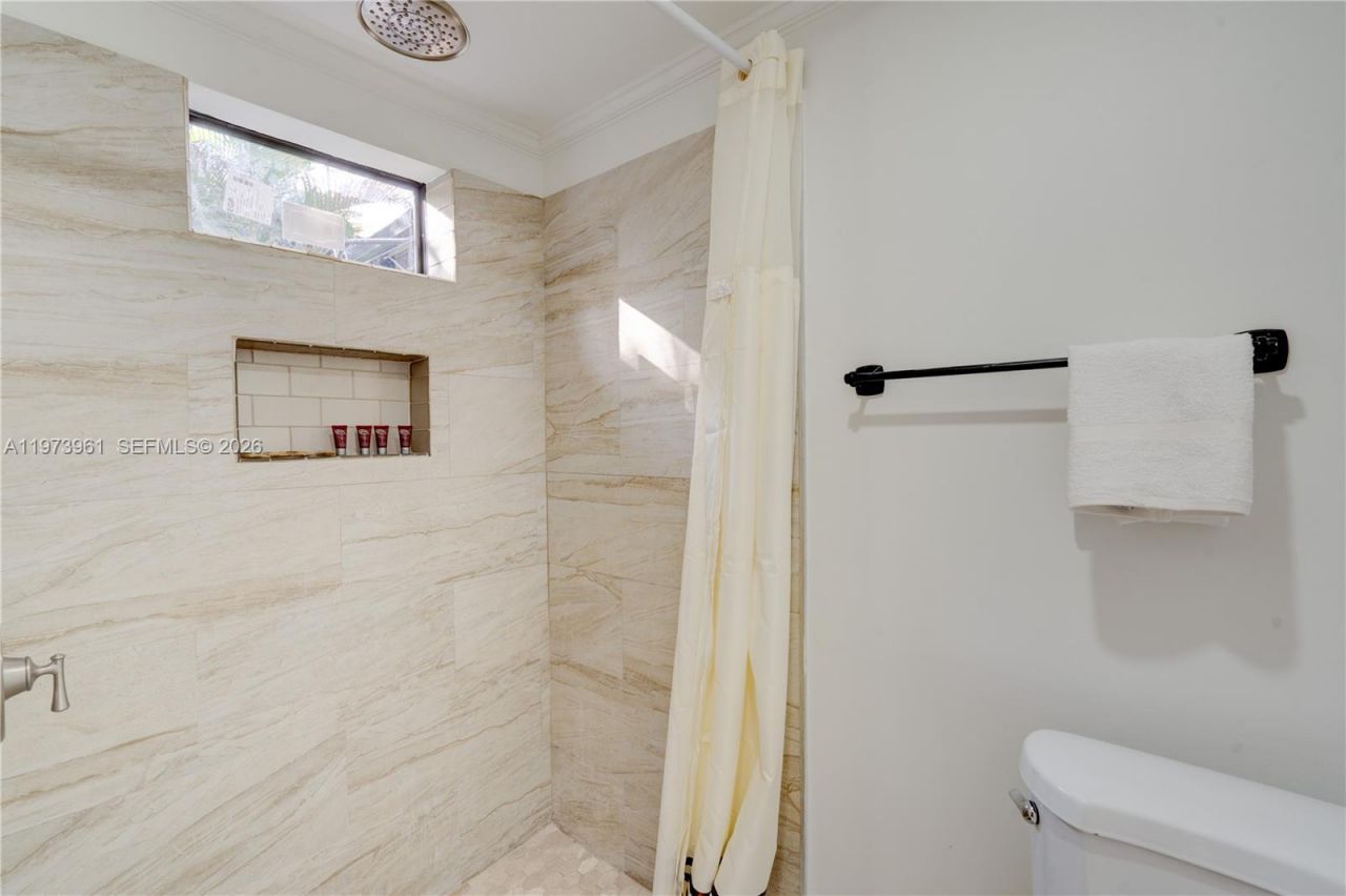 347 NE 110th St , Miami, FL 33161 Photo