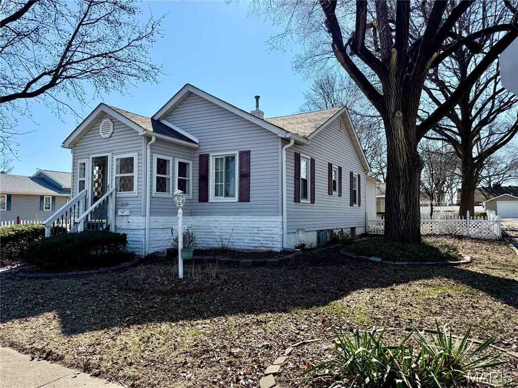 239 W Thomas Street, Roxana, IL 62084 Main Photo