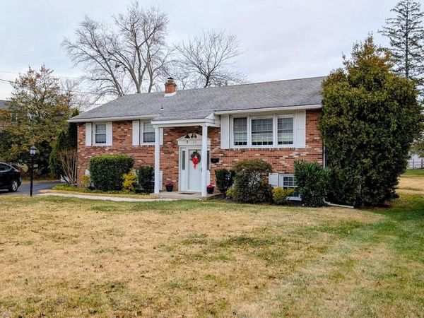 125 WILLOW WAY , FOLSOM, PA 19033