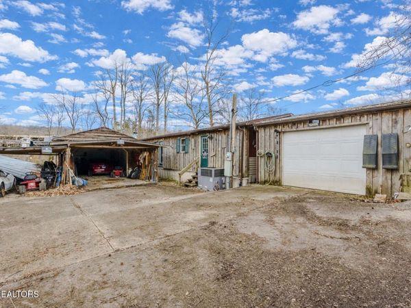 280 Strawberry Lane, Caryville, TN 37714