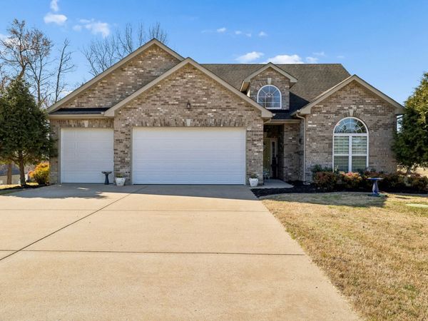 665 Twin View Dr, Murfreesboro, TN 37128