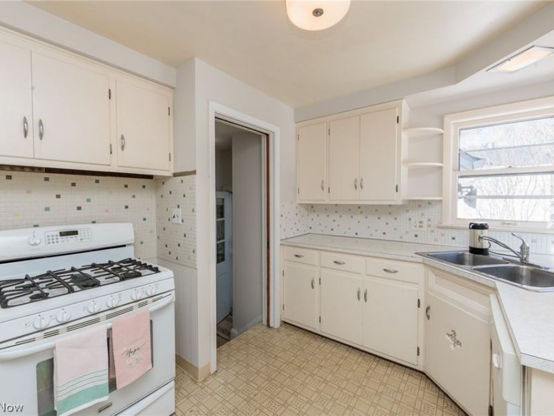 94 Southwick Drive, Bedford, OH 44146 Photo 10