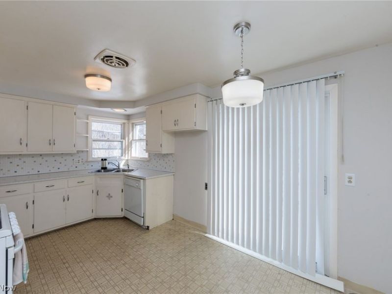 94 Southwick Drive, Bedford, OH 44146 Photo 4