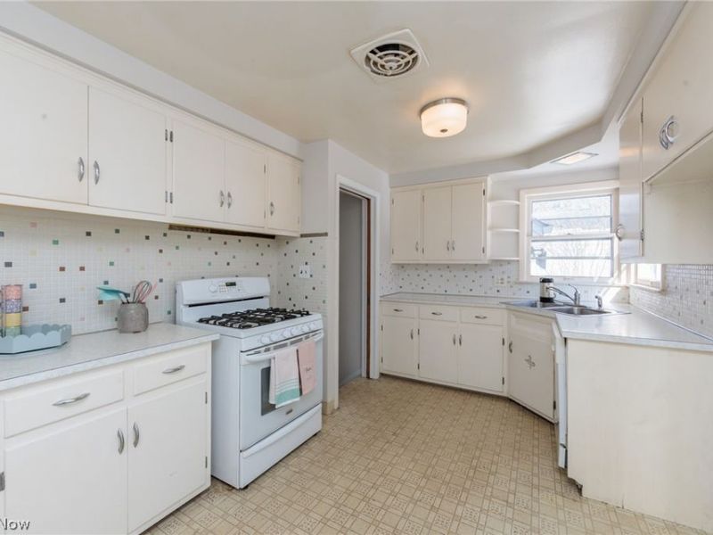 94 Southwick Drive, Bedford, OH 44146 Photo 5