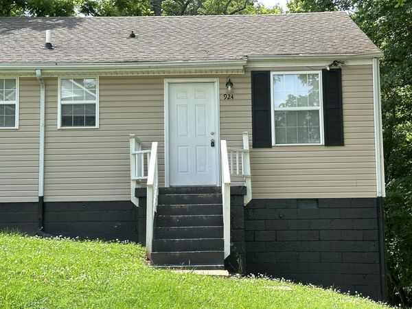 928 Woody Hills Dr , Clarksville, TN 37040