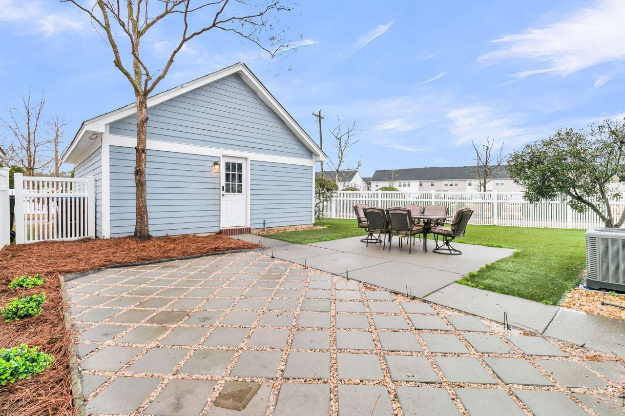 100 Hyacinth Street Photo 29