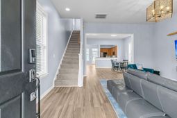 100 Hyacinth Street photo 4