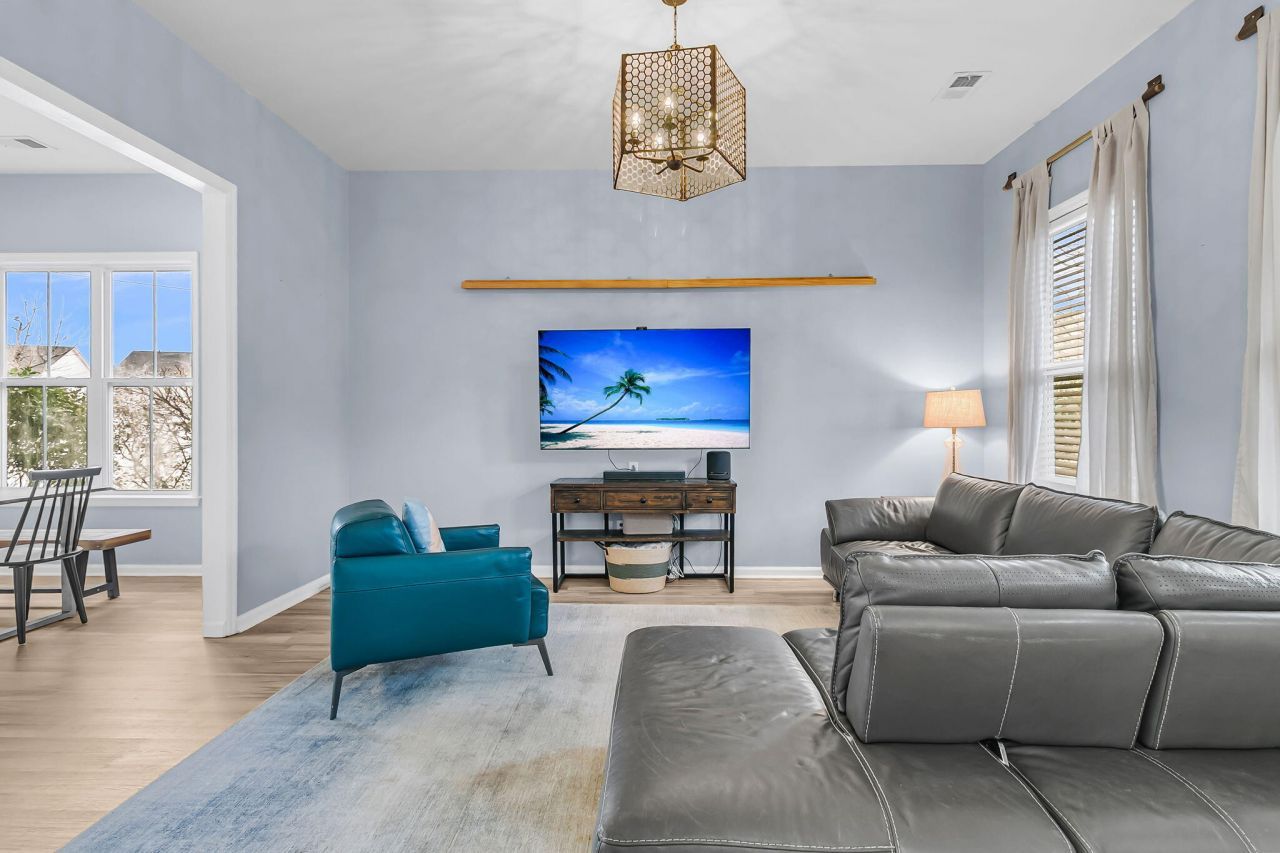 100 Hyacinth Street Photo 7