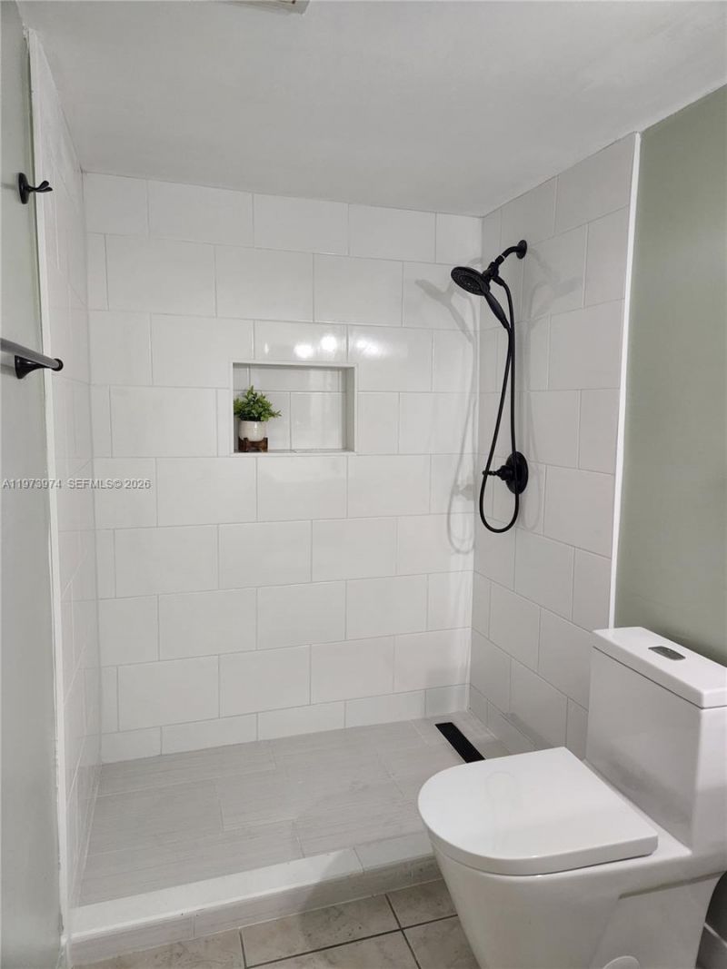 666 W 81st St , Unit 209, Hialeah, FL 33014 Photo