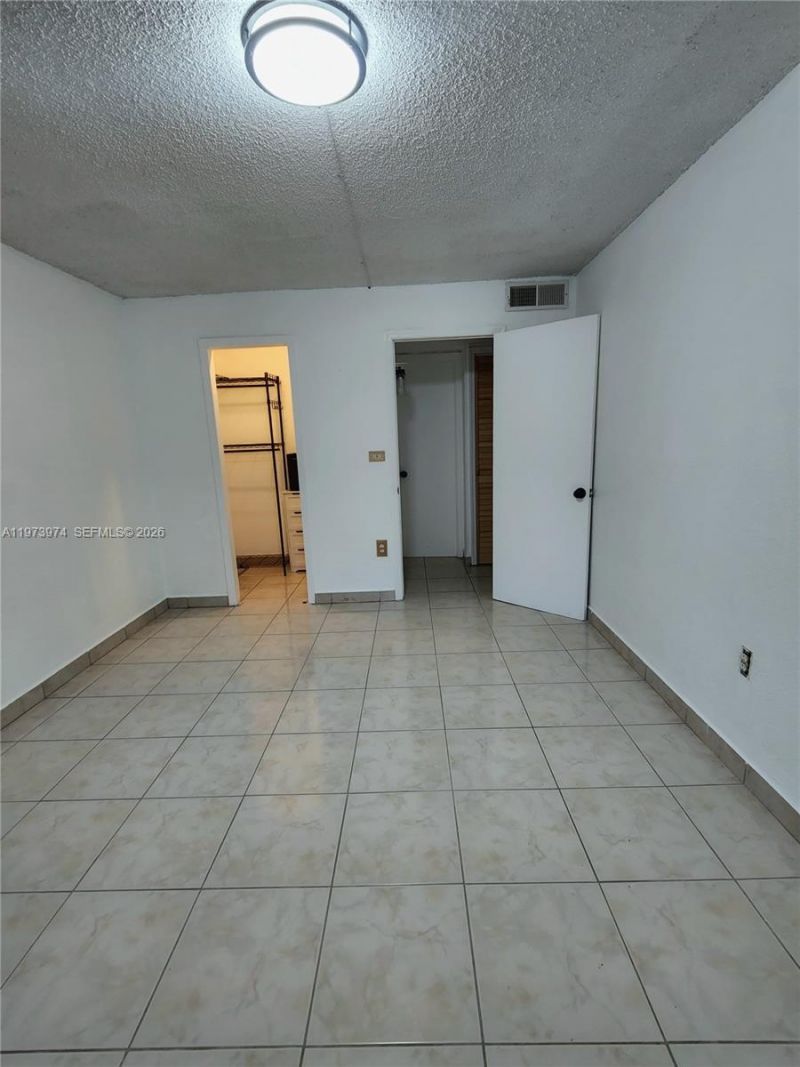 666 W 81st St , Unit 209, Hialeah, FL 33014 Photo