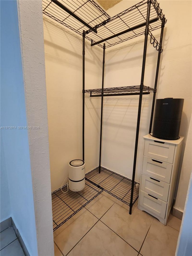 666 W 81st St , Unit 209, Hialeah, FL 33014 Photo