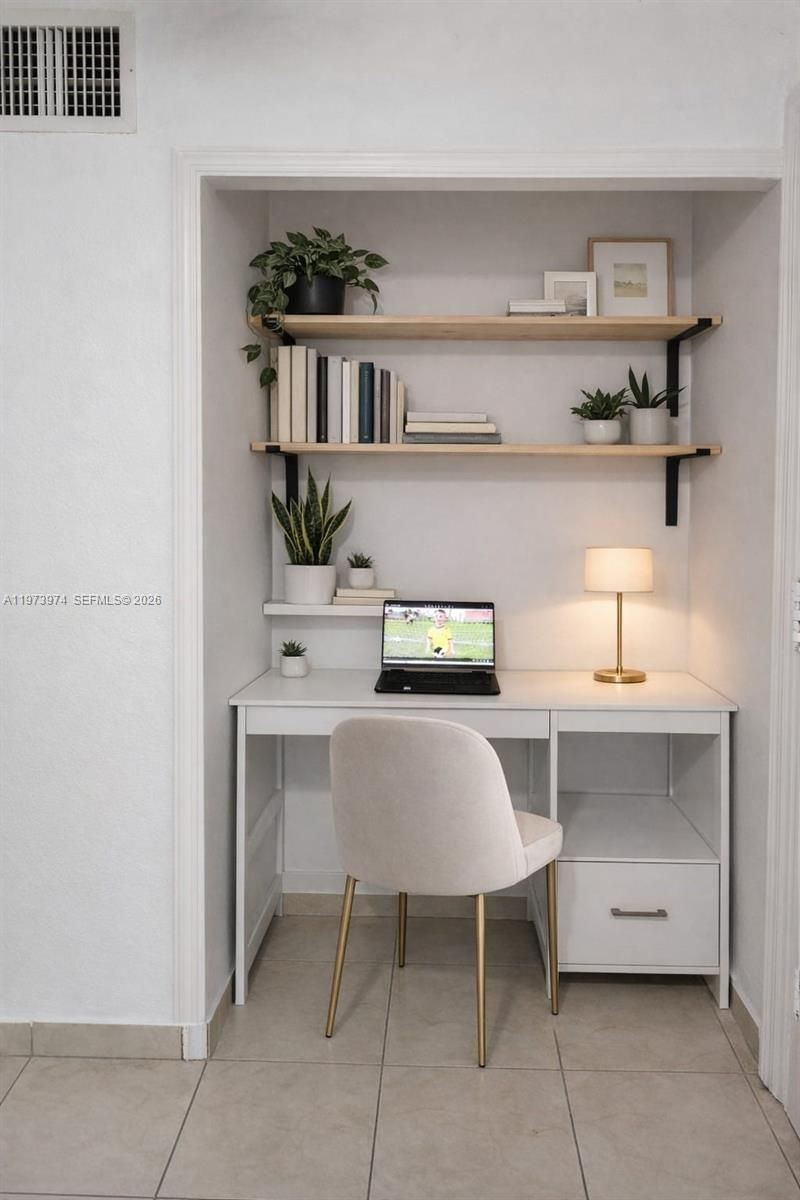 666 W 81st St , Unit 209, Hialeah, FL 33014 Photo