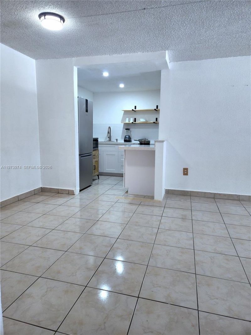 666 W 81st St , Unit 209, Hialeah, FL 33014 Photo