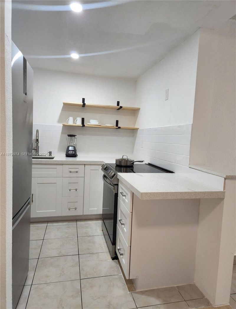 666 W 81st St , Unit 209, Hialeah, FL 33014 Photo