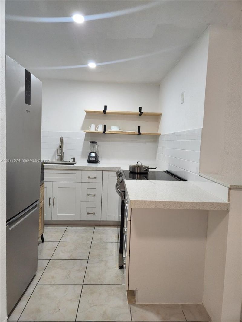 666 W 81st St , Unit 209, Hialeah, FL 33014 Photo