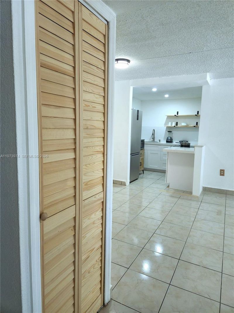 666 W 81st St , Unit 209, Hialeah, FL 33014 Photo