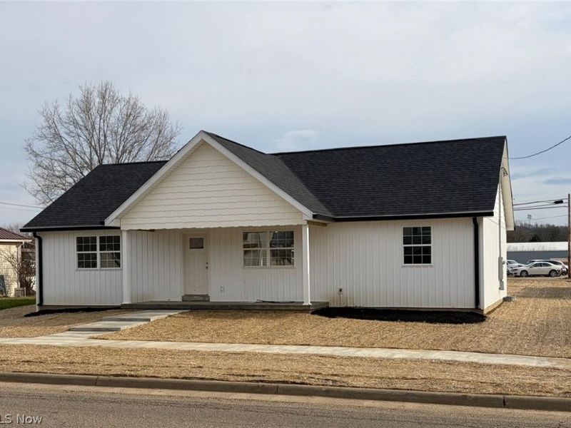 165 W 3rd Street, Frazeysburg, OH 43822 Photo 2