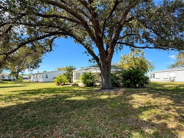 296 Riverwood RD, NAPLES, FL 34114