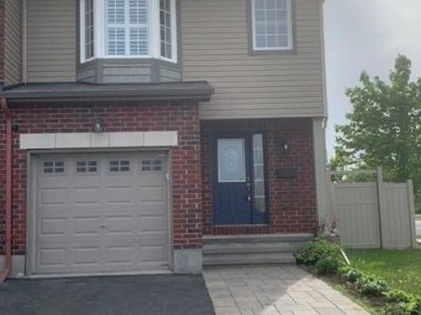 201 Kingswell Street, Ottawa, ON K1T0L1