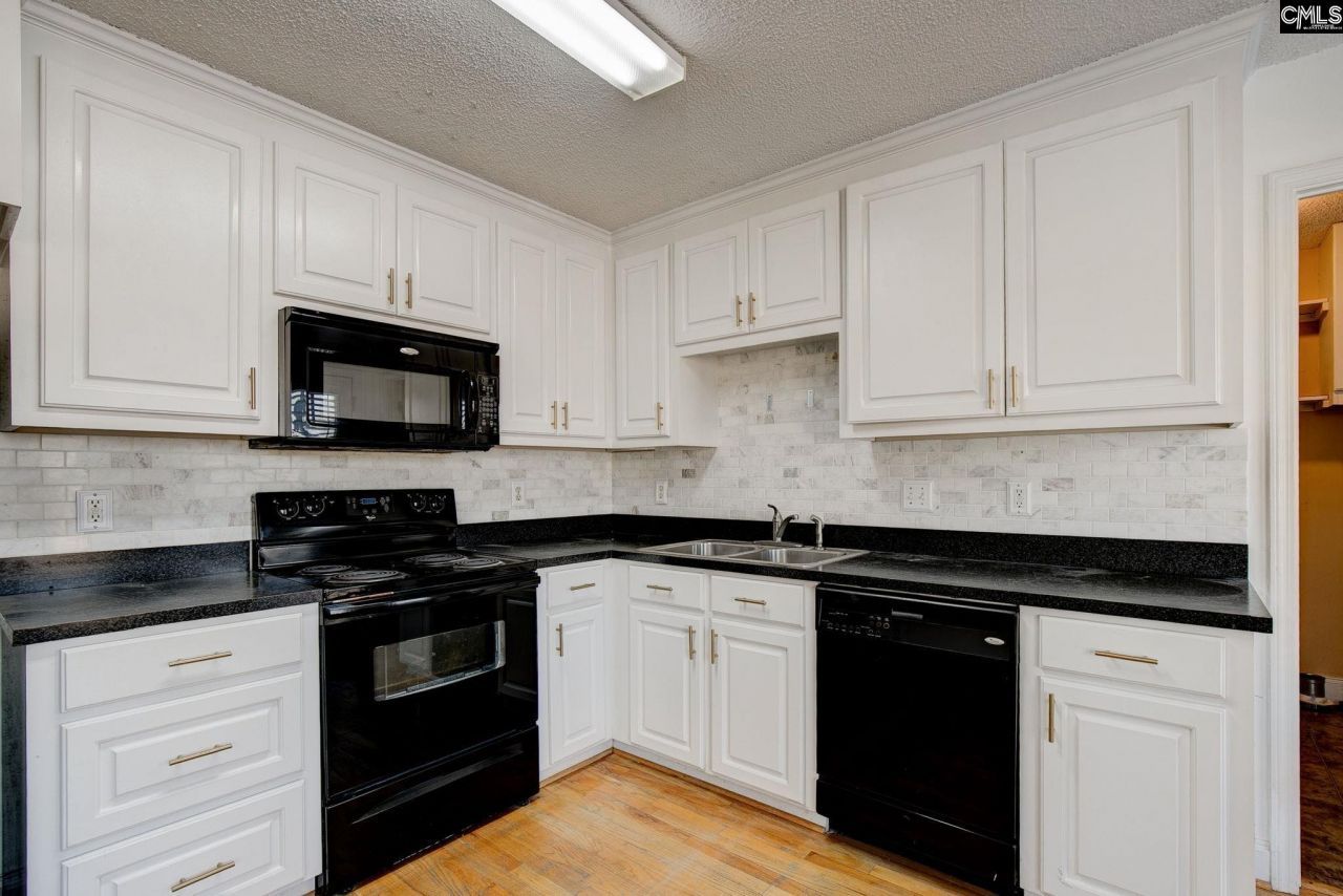 19 Amberhill Court  Photo 12